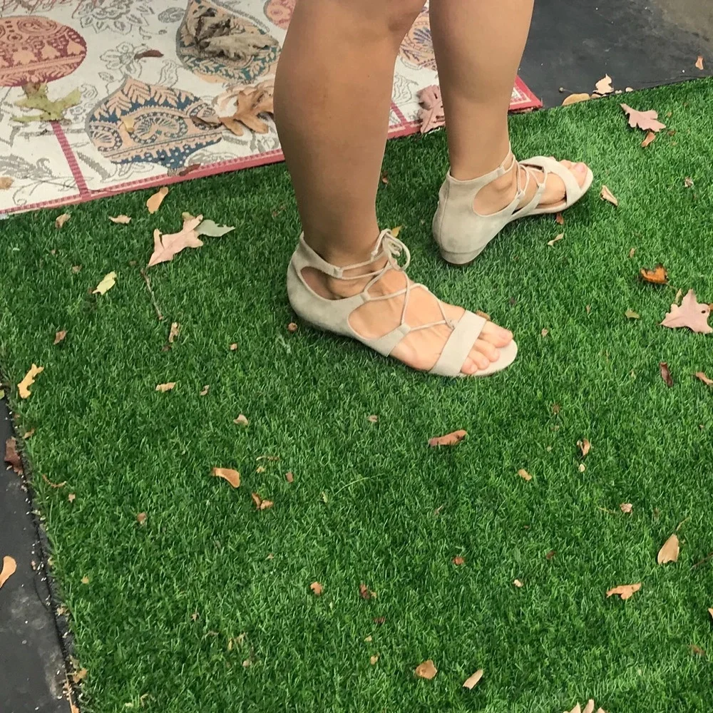 Elie Tahari like-new sandals